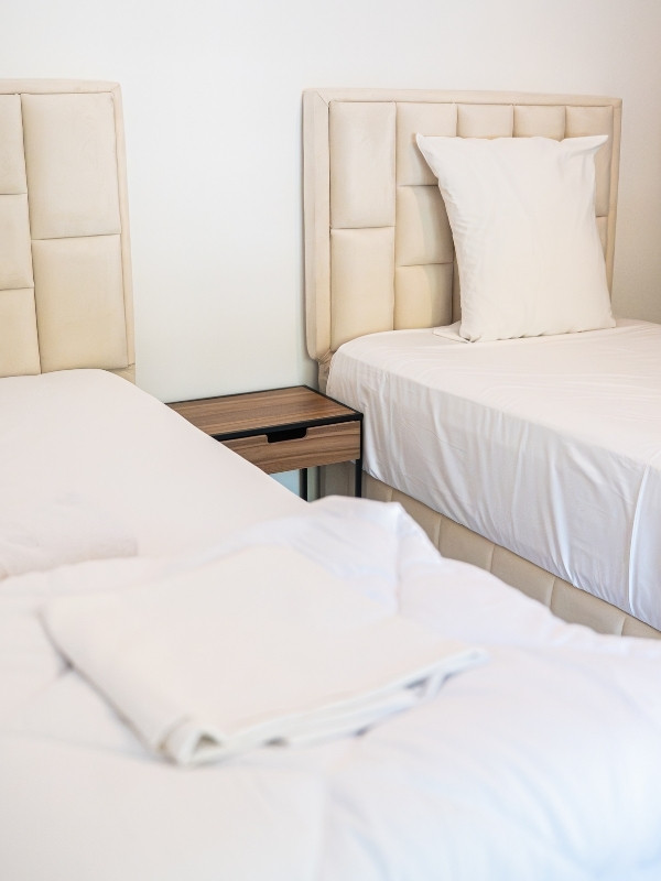 batelle-chambre-2-2 Hébergement de charme Arles - Domaine de la Batelle - Appartement 1 - Chambre 2