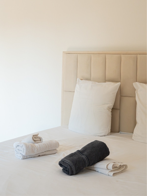 batelle-chambre-6-1 Hébergement de charme Arles - Domaine de la Batelle - Appartement 6 - Chambre 1