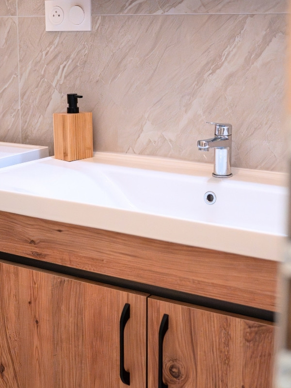 batelle-sdb-4 Hébergement de charme Arles - Domaine de la Batelle - Appartement 4 - SDB