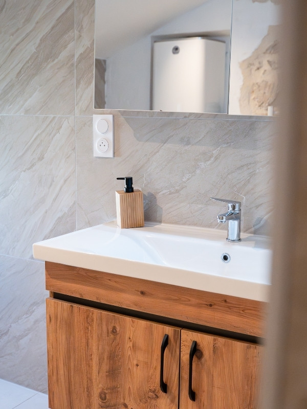 batelle-sdb-6 Hébergement de charme Arles - Domaine de la Batelle - Appartement 6 - SDB